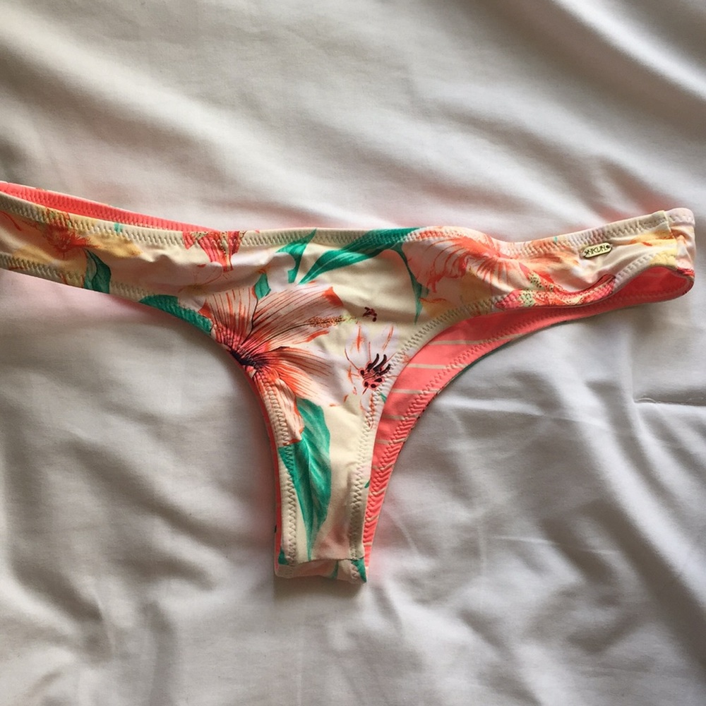CHEEKY rip curl reversible bottoms